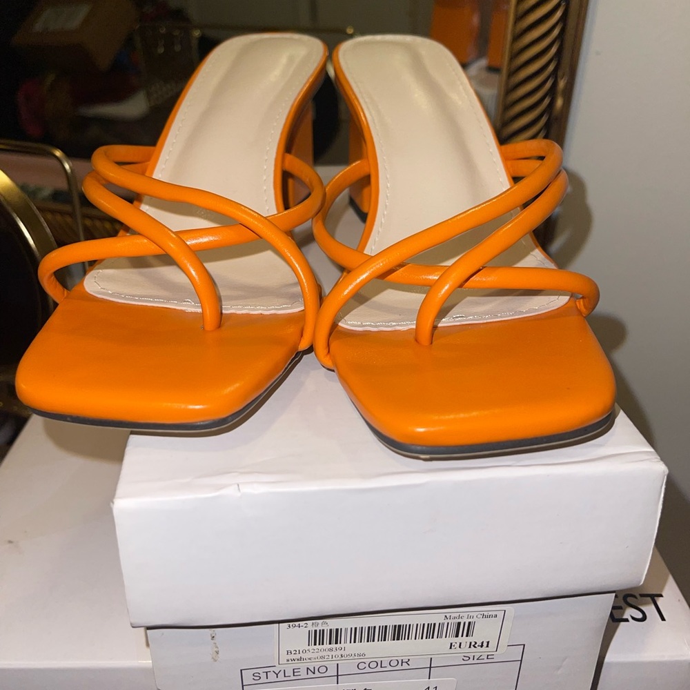 Gorgeous orange low -medium thong toe heel. Fits 9-9.5.